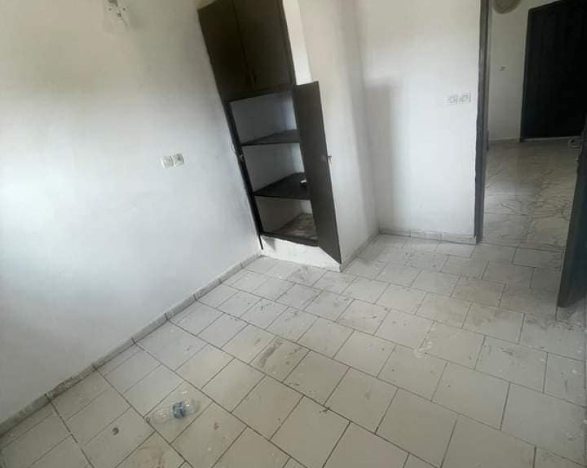 1 CHAMBRE SALON A LOUER ABIDJAN PALMERAIE
