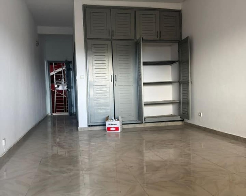 STUDIO A LOUER ABIDJANIO A LOUER ABIDJAN NOUVEAU GOUDRON