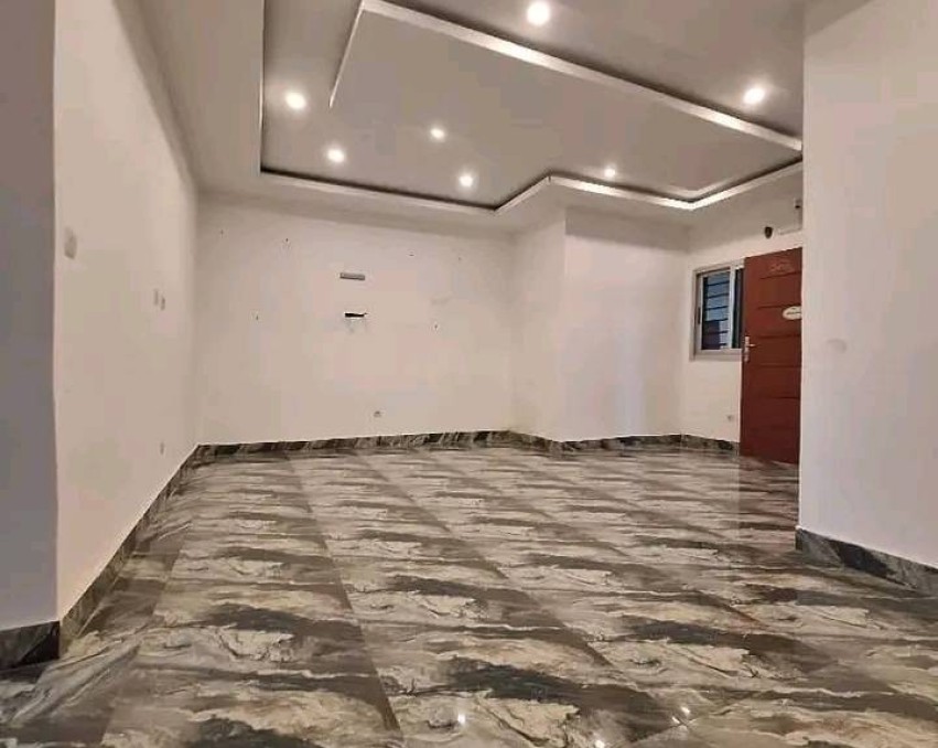 1 CHAMBRE SALON A LOUER ABIDJAN Cocody Rivera 2 vers carrefour garage