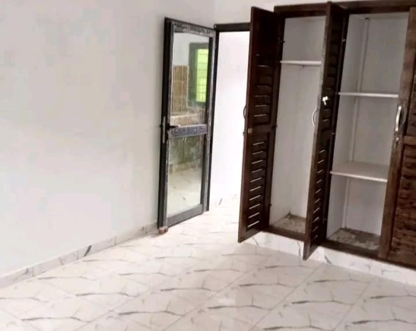 STUDIO A LOUER ABIDJAN bingerville Super marché Bon prix