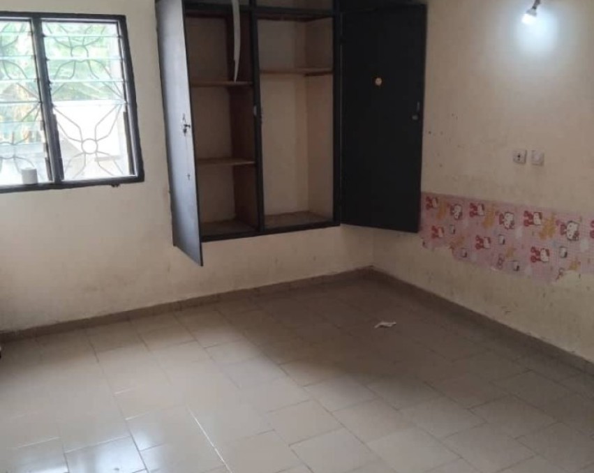 2 CHAMBRES SALON A LOUER ABIDJAN bingerville sur la voie principale