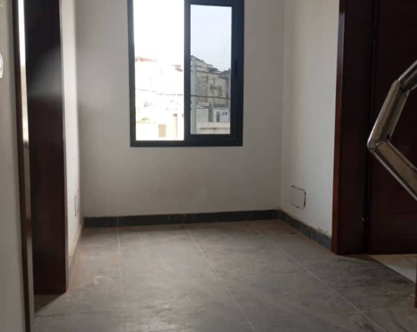 1 CHAMBRE SALON A LOUER ABIDJAN rivera faya cite sir