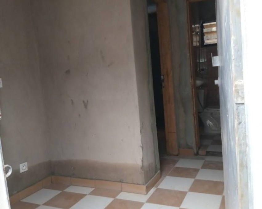 STUDIO A LOUER ABIDJAN bingerville nouvelle gare. Pas loin du goudron