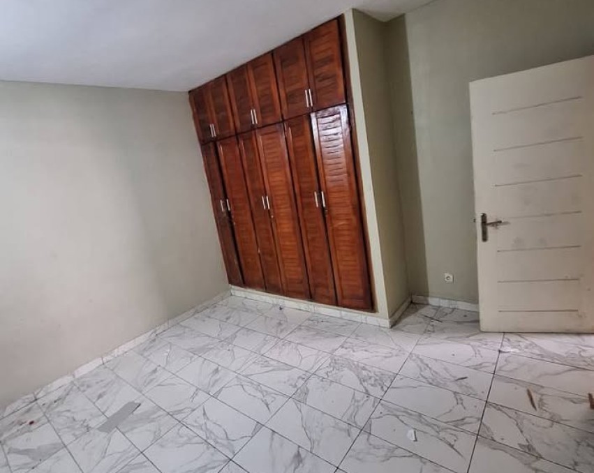 1 CHAMBRE SALON A LOUER ABIDJAN cocody riviera faya secteur Ephrata