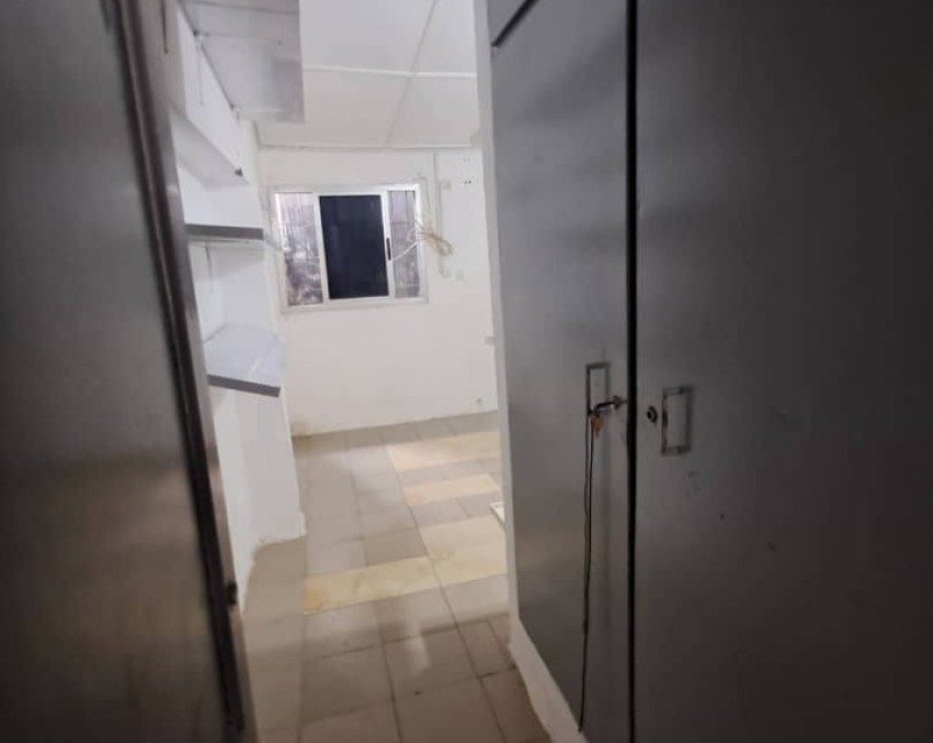 1 CHAMBRE SALON A LOUER ABIDJAN Cocody riviera route cité sir