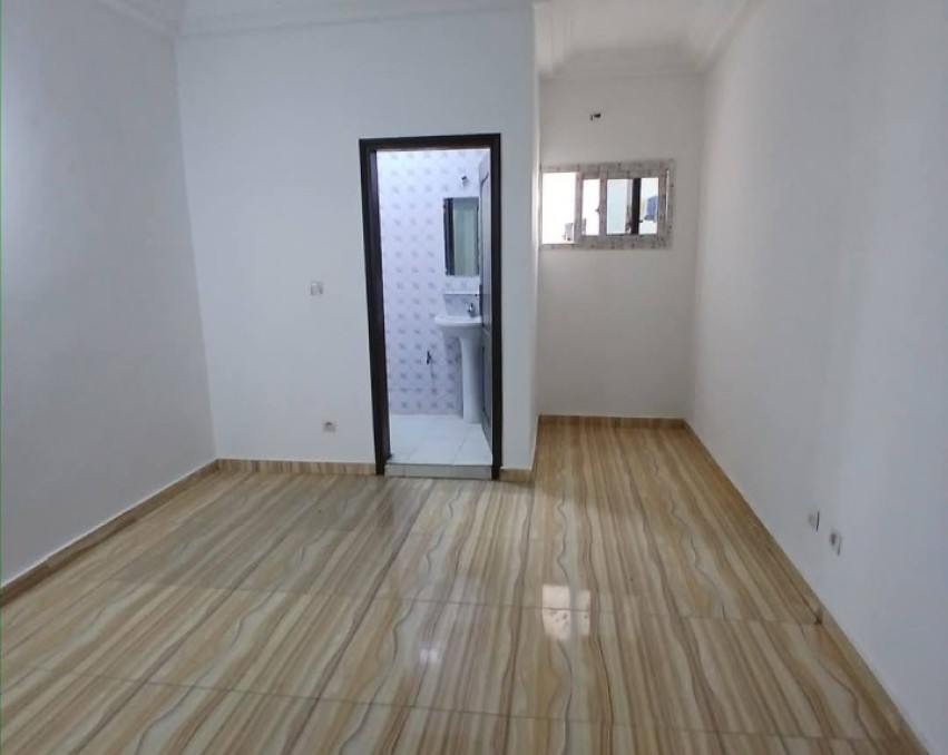 2 CHAMBRES SALON A LOUER ABIDJAN Bingerville zone cité s3i dernière le jardin botanique bingerville accès bitumé