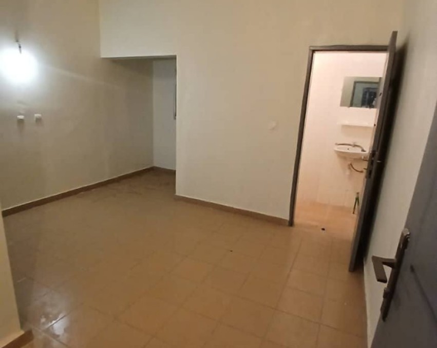 1 CHAMBRE SALON A LOUER ABIDJAN Bingerville après le tribunal cité alico dangoté