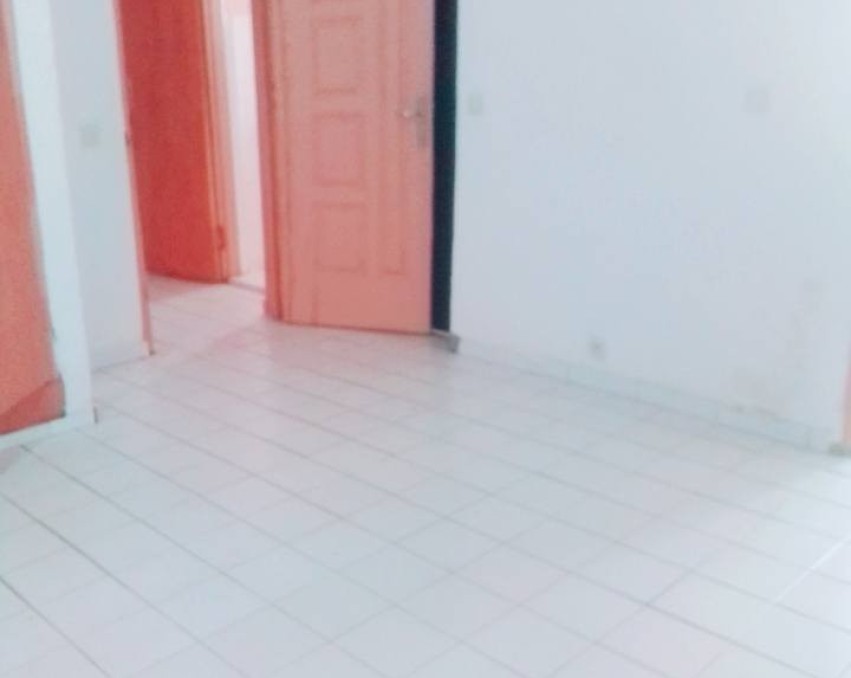 1 CHAMBRE SALON A LOUER ABIDJAN Cocody Angre Petro ivoire a côté de la cité star 5