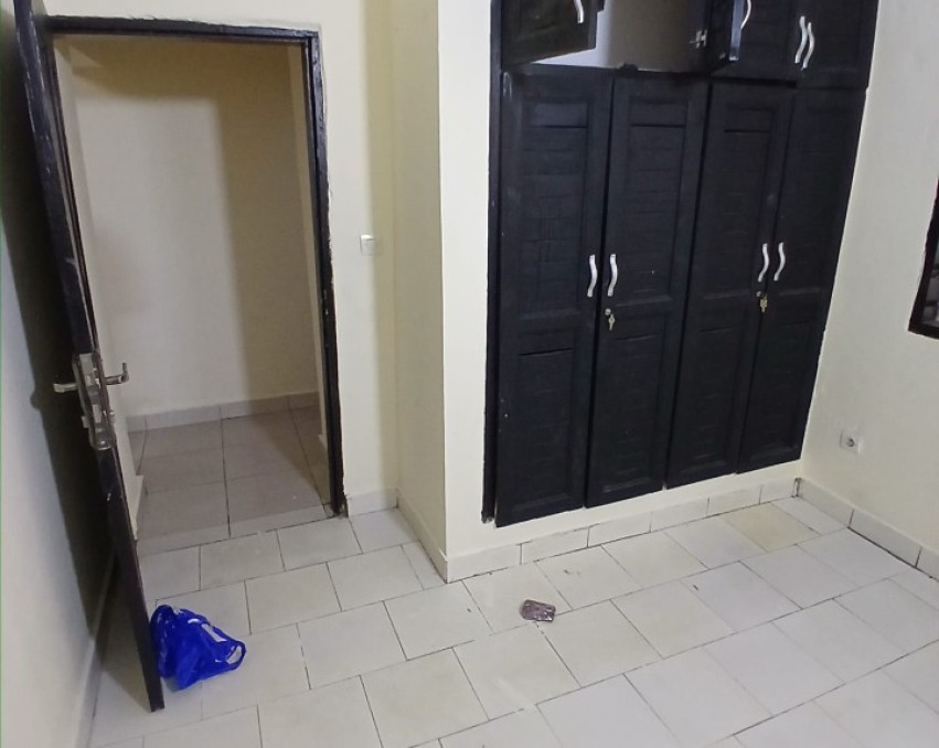 1 CHAMBRE SALON A LOUER ABIDJAN Bingerville boulangerie Savane