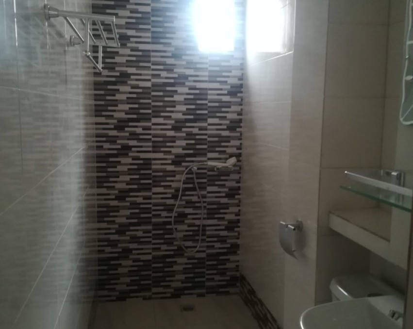 1 CHAMBRE SALON A LOUER ABIDJAN Cocody Angré 8ème en maison basse derrière la Cité Les Arcades
