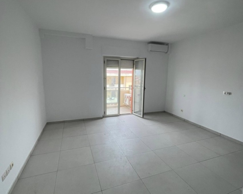 2 CHAMBRES SALON A LOUER ABIDJAN GRAND BASSAM MODESTE (CITÉ ITALIA)