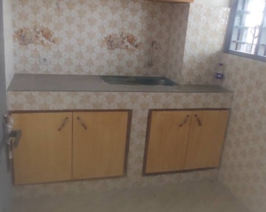2 CHAMBRES SALON A LOUER ABIDJAN Abobo Dokui extension groupe scolaire tinaso