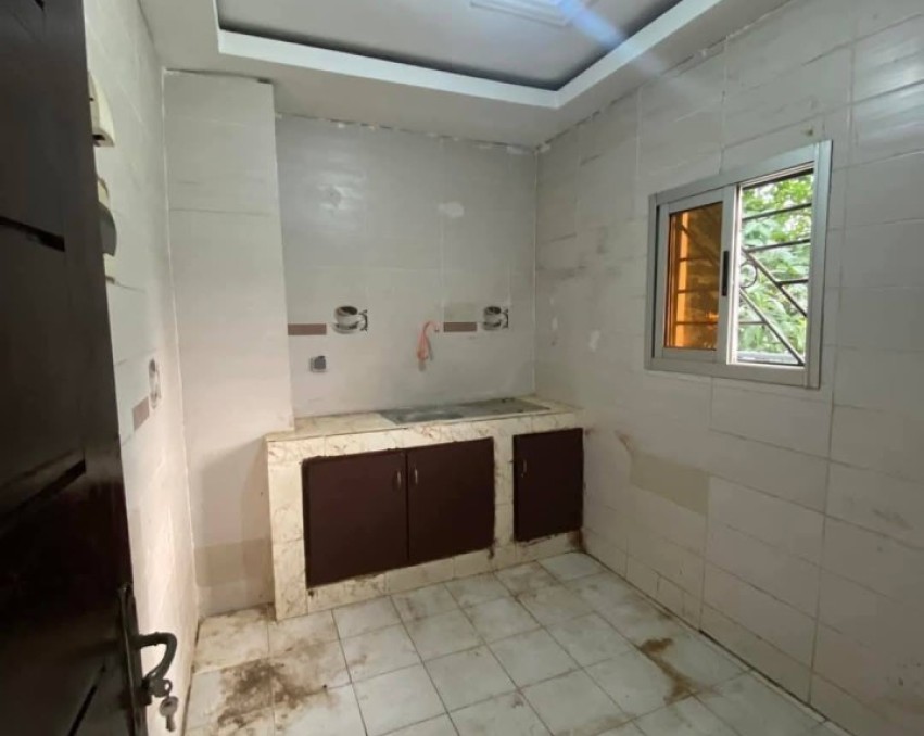2 CHAMBRES SALON A LOUER ABIDJAN Cocody angré derrière le 40 ième arrondissement