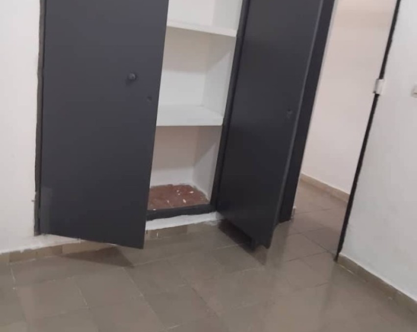 1 CHAMBRE SALON A LOUER ABIDJAN Cocody Angre château Abobo baoulé carrefour diamant
