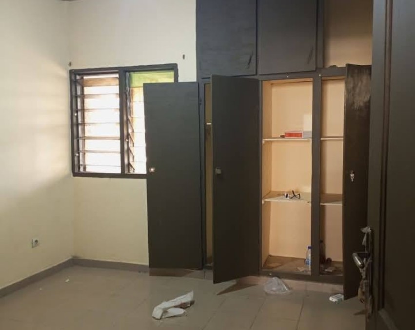 2 CHAMBRES SALON A LOUER ABIDJAN Cocody angré château zone du collège les Floriannes