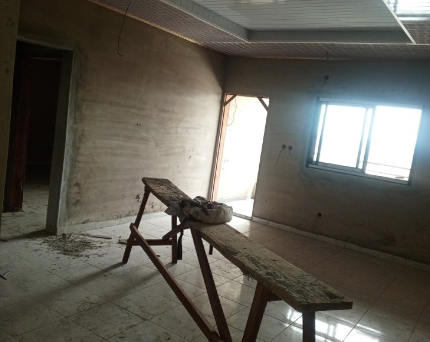 2 CHAMBRES SALON A LOUER ABIDJAN Cocody angré château non loin de l'Eglise catholique saint Joachim