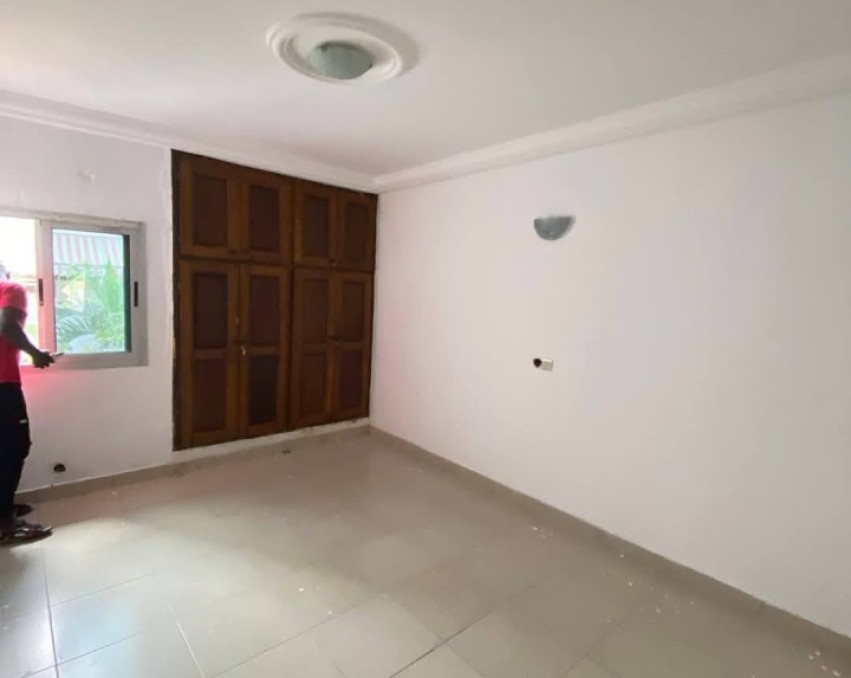 1 CHAMBRE SALON A LOUER ABIDJAN Abobo ndotré au stade olympique proche du goudron