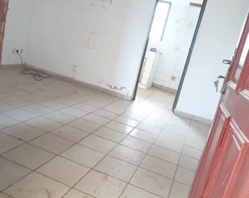 1 CHAMBRE SALON A LOUER ABIDJAN YOPOUGON MILLIONNAIRE RÉSIDENTIEL