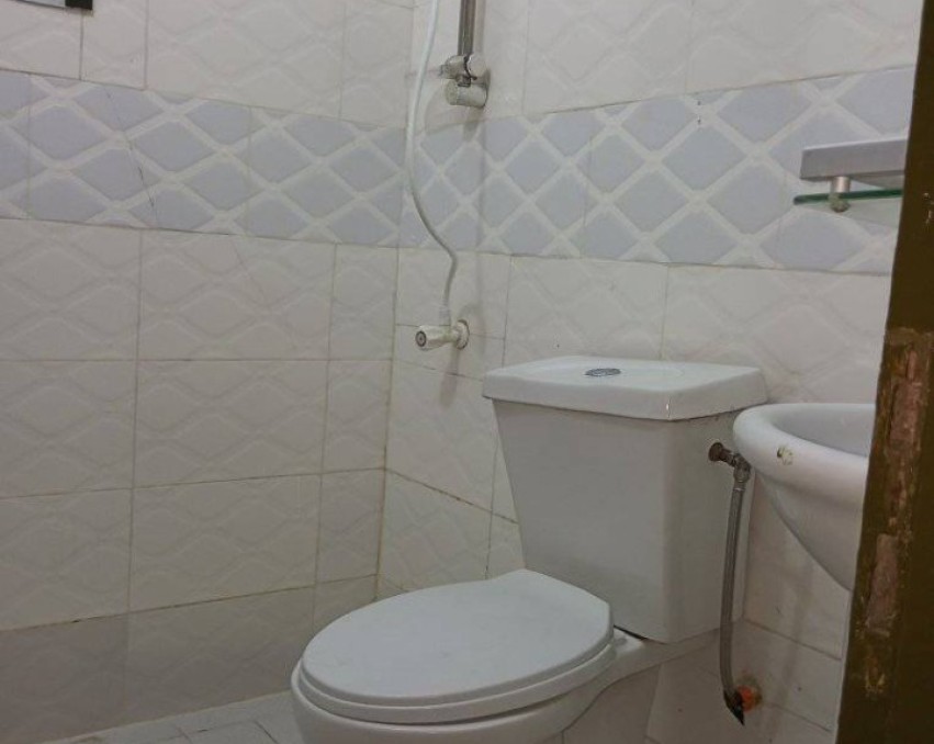 STUDIO A LOUER ABIDJAN Bingerville carrefour cie en bordure de goudron
