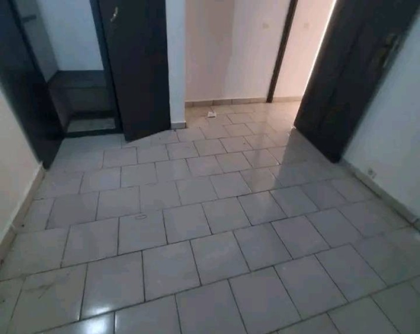 1 CHAMBRE SALON A LOUER ABIDJAN BINGERVILLE non loin du feu de la nouvelle gare