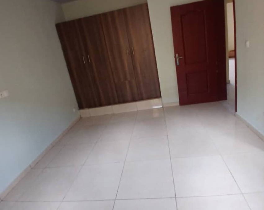 3 CHAMBRES SALON A LOUER ABIDJAN Bingerville après le palais