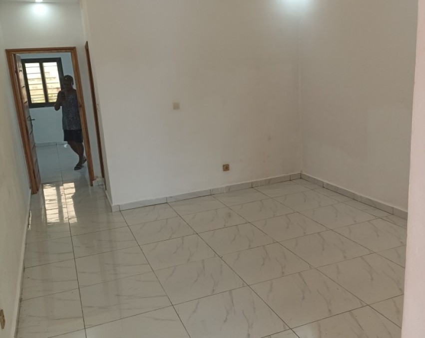 1 CHAMBRE SALON A LOUER ABIDJAN COCODY RIVIERA M'POUTO A PROXIMITÉ DU L'INFIRMERIE M'POUTO