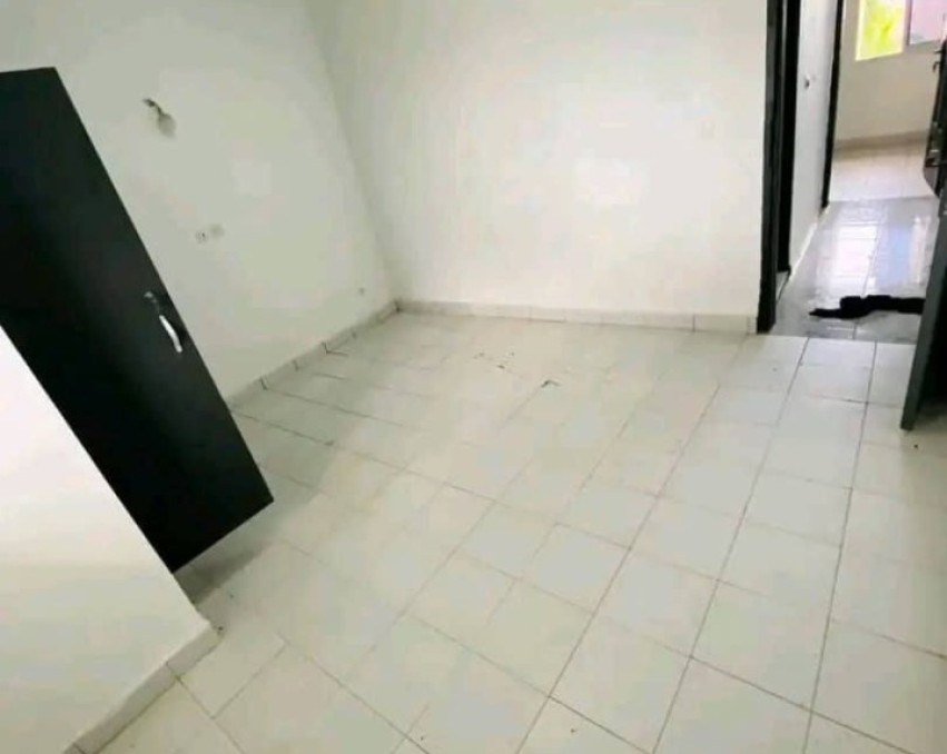 2 CHAMBRES SALON A LOUER ABIDJAN COCODY RIVIERA FAYA SUR LA ROUTE D'ABATTA NON LOIN DU FEU DU SUPERMARCHÉ AB CENTER