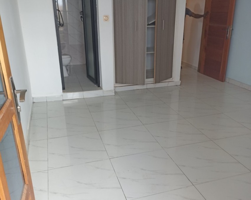 1 CHAMBRE SALON A LOUER ABIDJAN COCODY RIVIERA M'POUTO A PROXIMITÉ DU L'INFIRMERIE M'POUTO