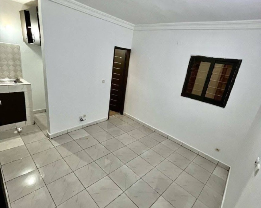 STUDIO A LOUER ABIDJAN COCODY RIVERA M'BADON NON LOIN DE HÔTEL LA COQUETTE