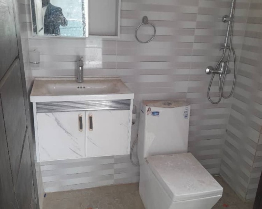 1 CHAMBRE SALON A LOUER ABIDJAN Cocody Angré château en bordure de bitume