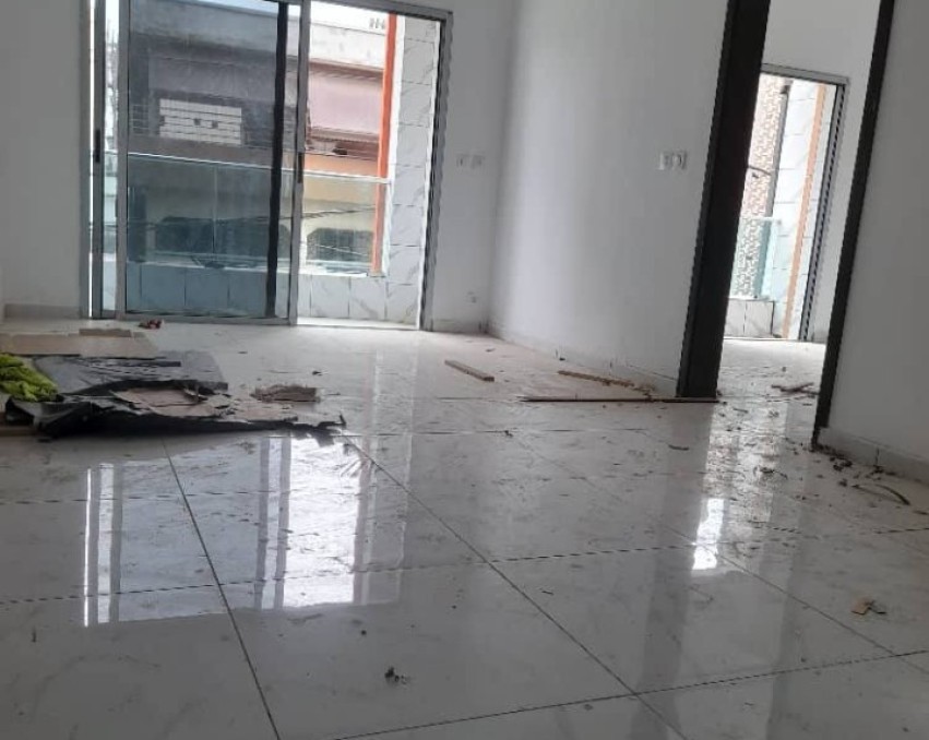 1 CHAMBRE SALON A LOUER ABIDJAN Cocody Angré château en bordure de bitume
