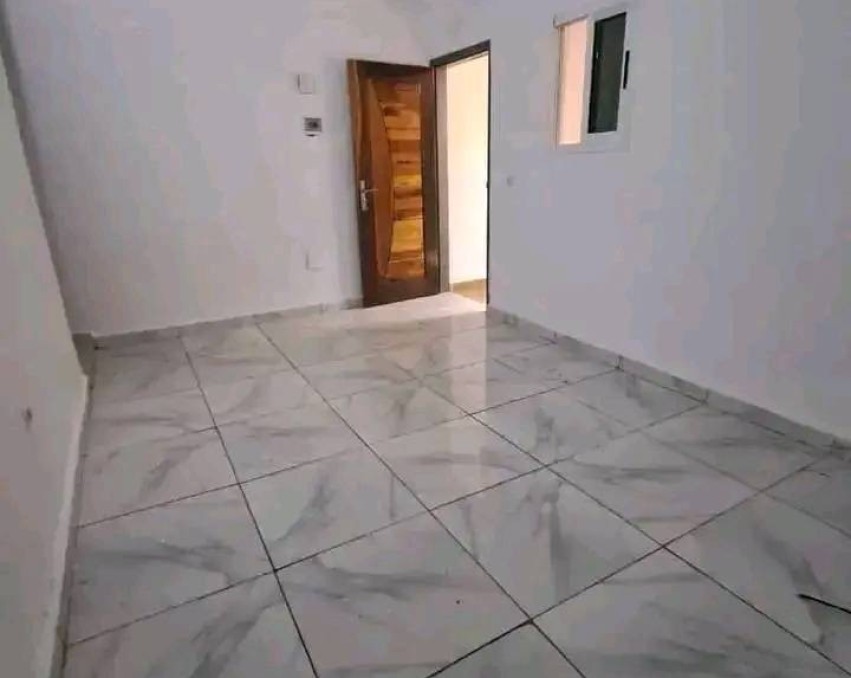 1 CHAMBRE SALON A LOUER ABIDJAN bingerville au carrefour château